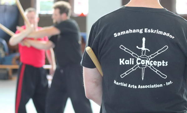 Kali Concepts - Der Umgang mit Stock und Messer in der Selbstverteidigung