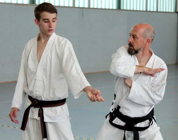 Wie sieht ein böser Mensch eigentlich aus - Street Combat Kids