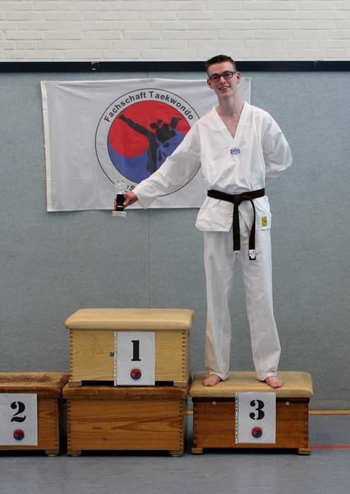 tus laer taekwondo vereinsmeisterschaft Emil Scholz nicht anwesend Marvin Kottig nicht anwesend Jan Gerrit Krabbe