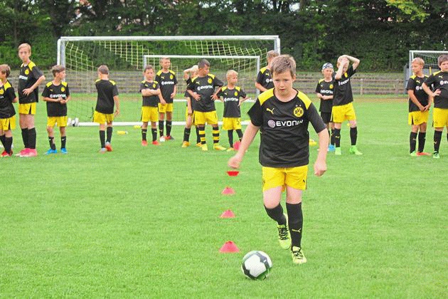 Fußballschule beim TuS Laer - Teamplay und Technik